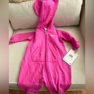 NWT Infant Girls Nike Hooded Onesie 6M